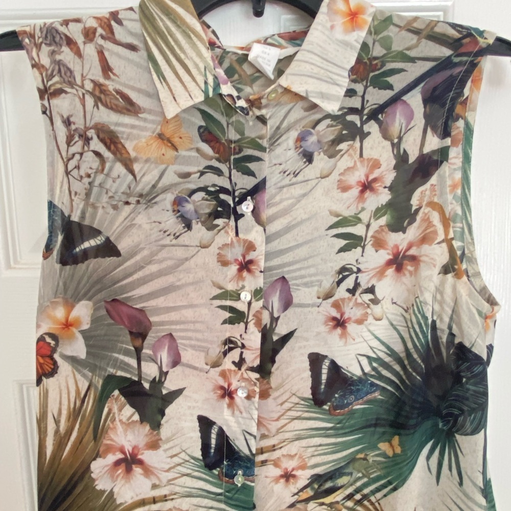 2 for 10 ☀️🌿 Sleeveless airy summer floral patterned blouse - Picture 3 of 12